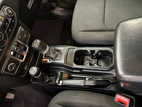 Used 2020 Jeep Wrangler Unlimited Sport AWD/4WD image 29