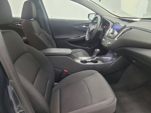 Used 2019 Chevrolet Malibu Hybrid FWD image 21