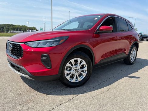 Used 2023 Ford Escape Active w/ Tech Pack #2 AWD/4WD image 3