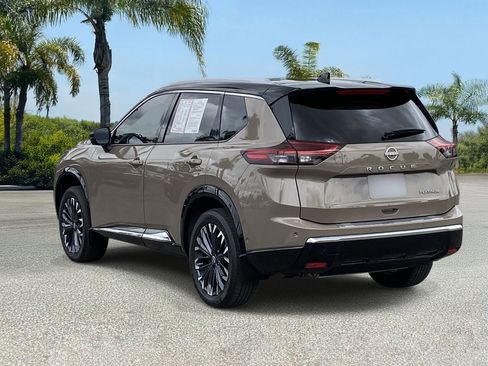 Certified 2024 Nissan Rogue Platinum FWD image 3
