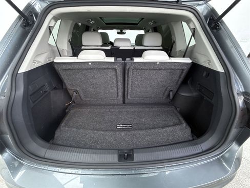 Used 2021 Volkswagen Tiguan SE w/ Panoramic Sunroof Package image 35