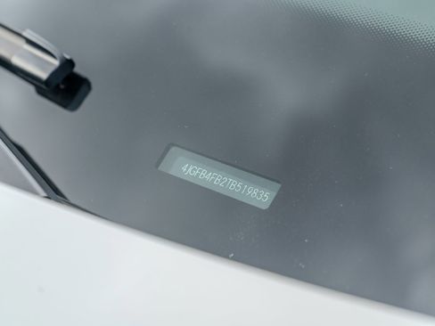 Used 2026 Mercedes-Benz GLE 350 4MATIC image 9