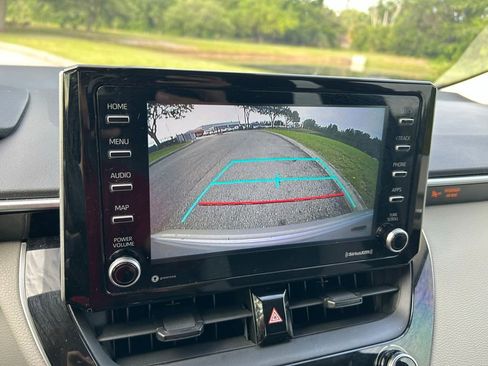 Used 2021 Toyota Corolla LE FWD image 25
