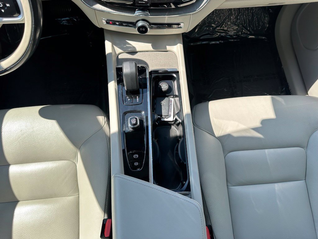 Used 2023 Volvo XC60 B5 Plus AWD/4WD image 29