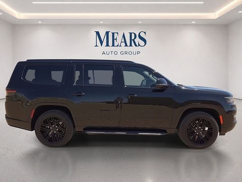 Used 2023 Jeep Wagoneer Series II AWD/4WD image 6