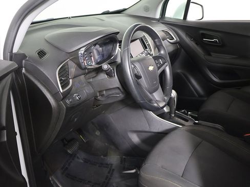 Used 2020 Chevrolet Trax LT image 19