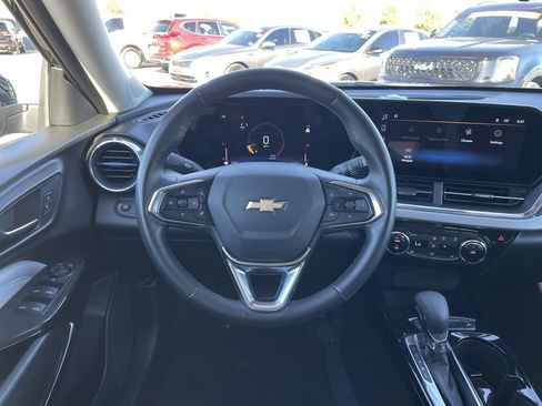 Used 2025 Chevrolet Trax LT w/ Driver Confidence Package image 14