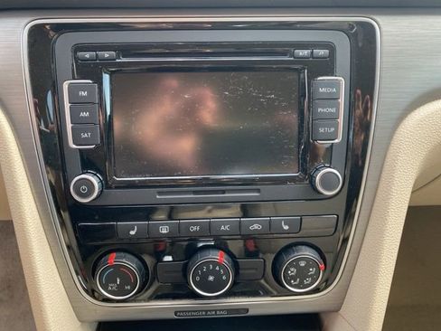 Used 2014 Volkswagen Passat 1.8T SE image 22