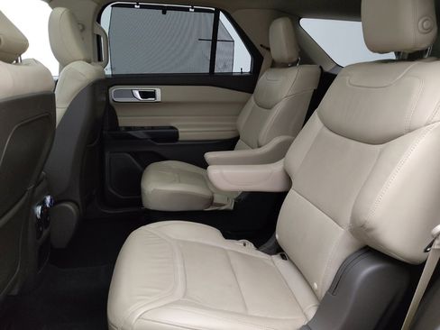 Used 2020 Ford Explorer Platinum image 18