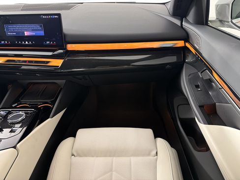 Used 2024 BMW i5 eDrive40i w/ Executive Package RWD image 30