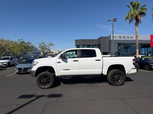 Used 2019 Toyota Tundra SR5 w/ Convenience Package AWD/4WD image 8