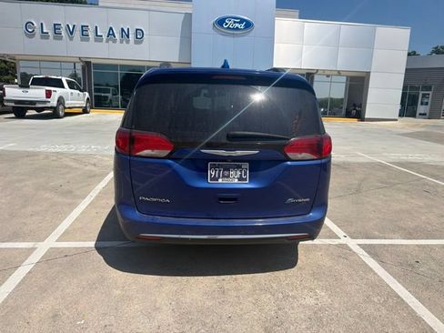 Used 2020 Chrysler Pacifica Limited FWD image 34