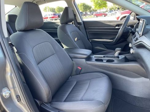 Used 2025 Nissan Altima 2.5 SV FWD image 25