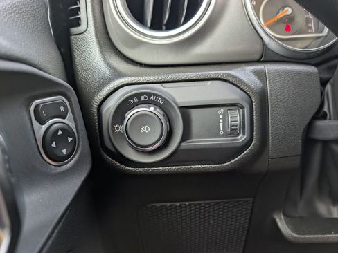 Used 2023 Jeep Wrangler Sahara image 38