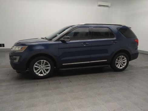 Used 2017 Ford Explorer XLT w/ Equipment Group 201A FWD image 2