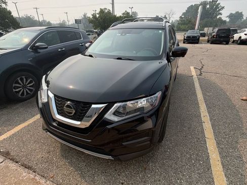 Used 2019 Nissan Rogue SV w/ Sun & Sound Touring Package AWD/4WD image 3