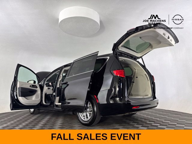 Used 2024 Chrysler Voyager LX FWD image 32