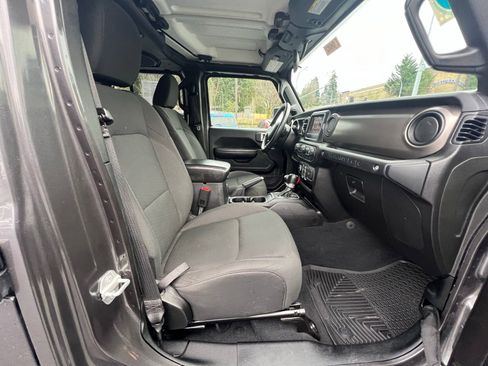 Used 2018 Jeep Wrangler Unlimited Sport S image 17