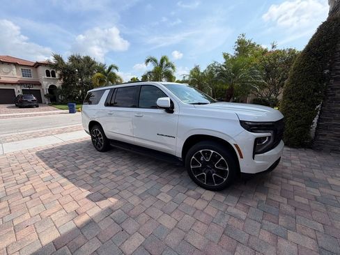 Used 2025 Chevrolet Suburban RST w/ Comfort Package RWD image 2