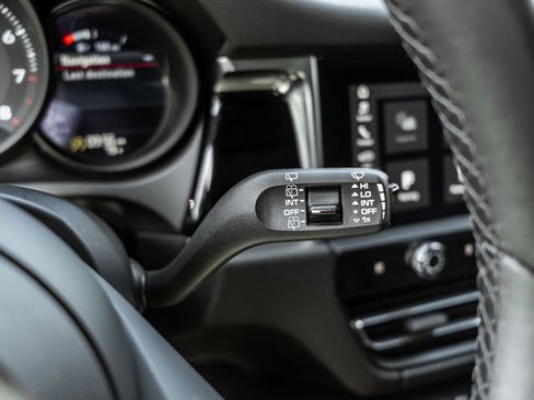 Used 2023 Porsche Macan image 27