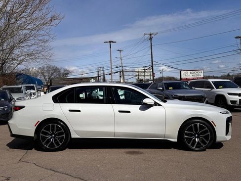 Used 2024 BMW 740i xDrive 740i xDrive image 7