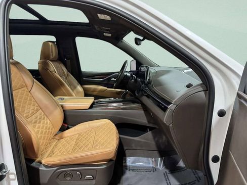 Used 2021 Cadillac Escalade Premium Luxury image 33