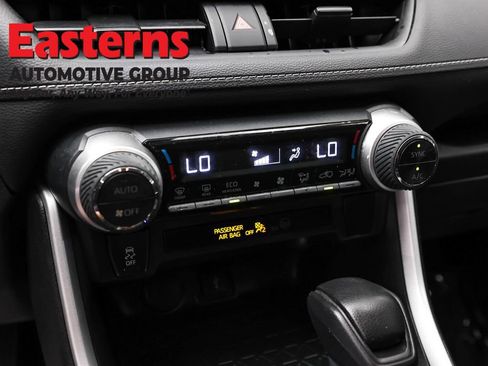 Used 2021 Toyota RAV4 XLE AWD/4WD image 20