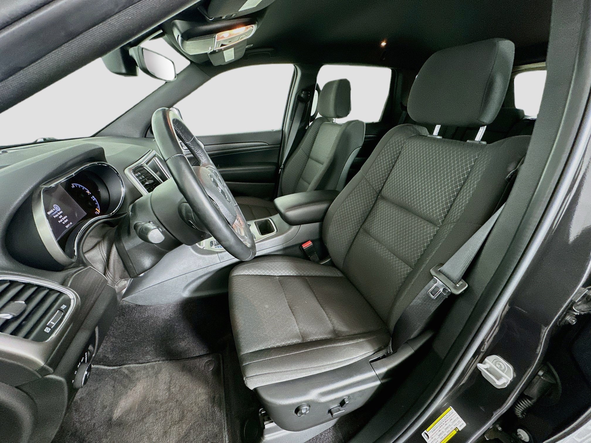 Used 2018 Jeep Grand Cherokee Laredo RWD image 13