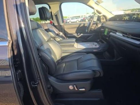Used 2025 Lincoln Navigator L Reserve AWD/4WD image 8