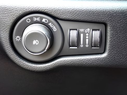 New 2026 Chrysler Pacifica Select FWD image 17