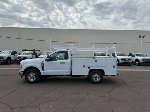 New 2026 Ford F250 XL w/ XL Chrome Package image 4