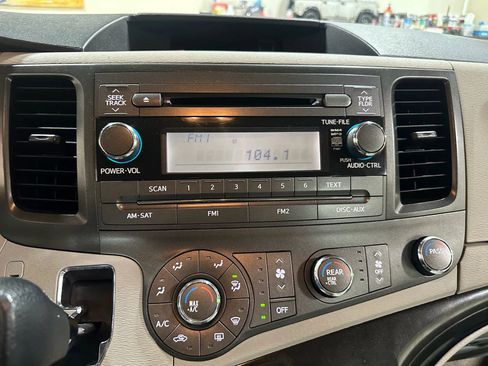 Used 2012 Toyota Sienna FWD image 39