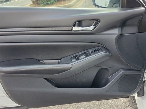 Used 2025 Nissan Altima 2.5 SV image 12