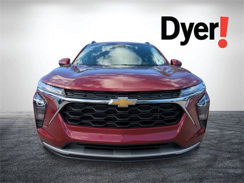 Certified 2024 Chevrolet Trax LT w/ Driver Confidence Package image 9