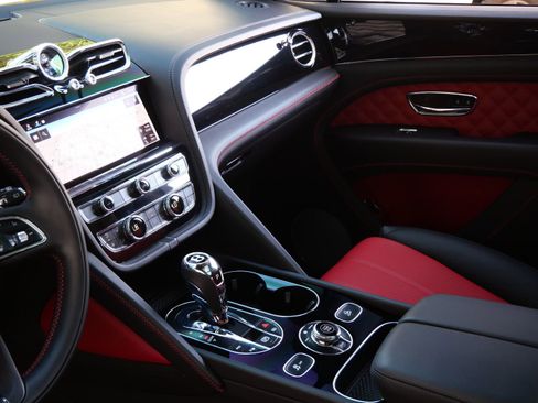 Used 2022 Bentley Bentayga V8 image 15