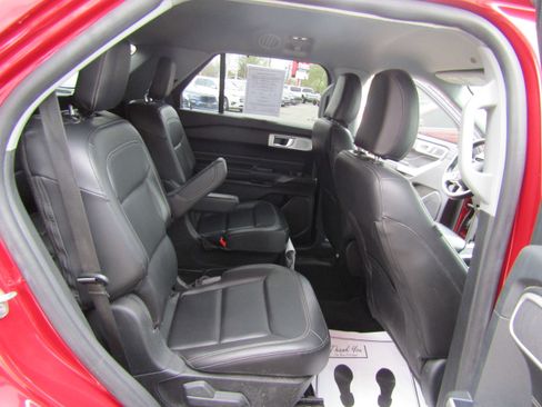 Used 2021 Ford Explorer XLT w/ Equipment Group 202A image 14