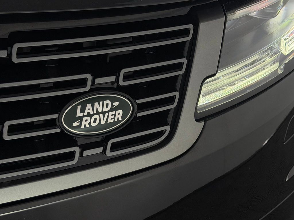 Used 2025 Land Rover Range Rover Sport SE AWD/4WD image 10
