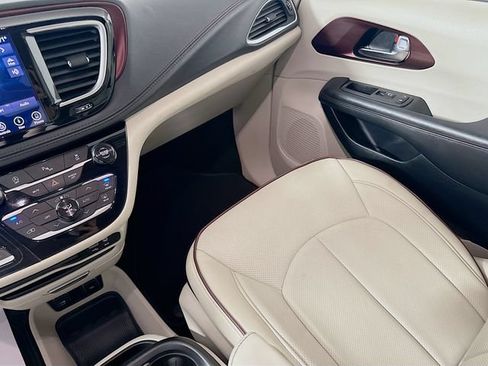 Used 2020 Chrysler Pacifica Limited FWD image 28