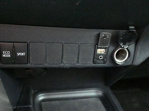 Used 2018 Toyota RAV4 XLE image 24