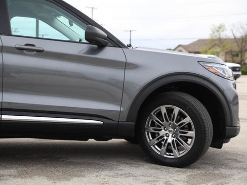 Certified 2025 Ford Explorer Active w/ Active Comfort Package AWD/4WD image 5