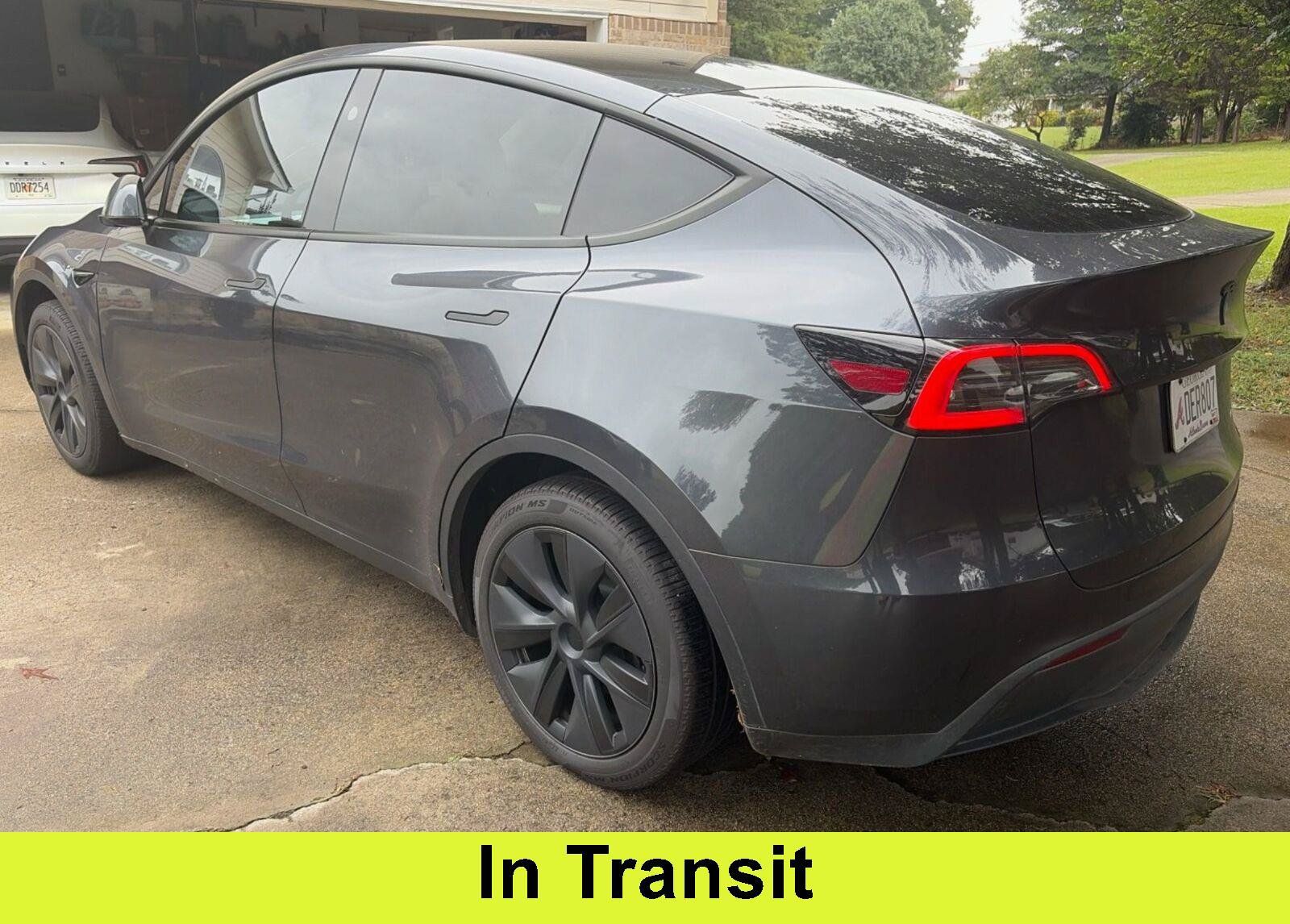 Used 2025 Tesla Model Y Long Range AWD/4WD image 1
