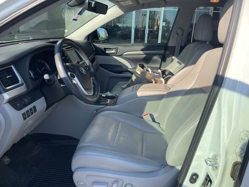 Used 2019 Toyota Highlander Limited Platinum image 4