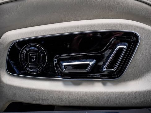 Used 2022 Audi A8 L 3.0T w/ Luxury Package image 19