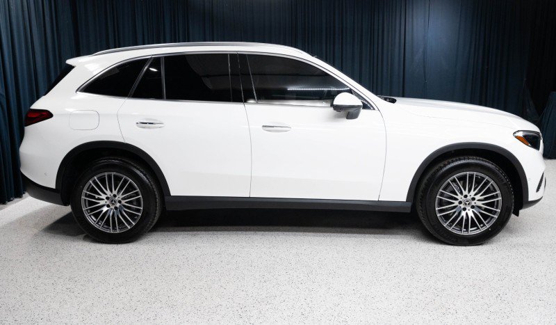 New 2027 Mercedes-Benz GLC 300 image 4