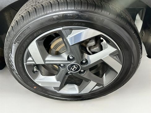 Used 2025 Hyundai Venue SEL image 11