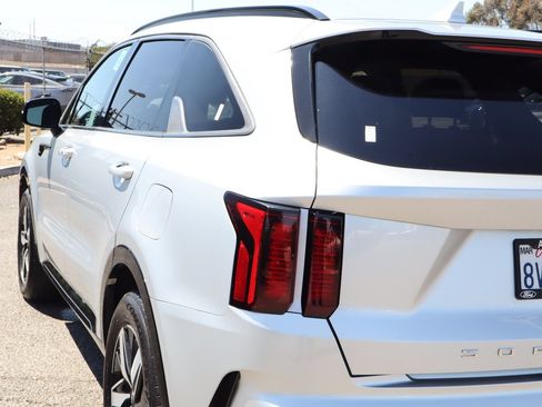 Used 2021 Kia Sorento S w/ Panoramic Sunroof Package FWD image 16