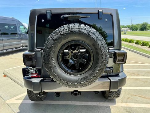 Used 2018 Jeep Wrangler Unlimited Sahara w/ Max Tow Package AWD/4WD image 7