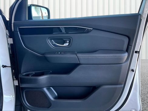 Used 2025 Honda Pilot Touring image 18