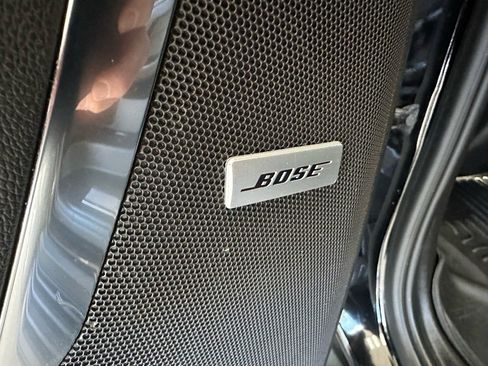 Used 2024 GMC Yukon XL SLT w/ SLT Luxury Package image 28