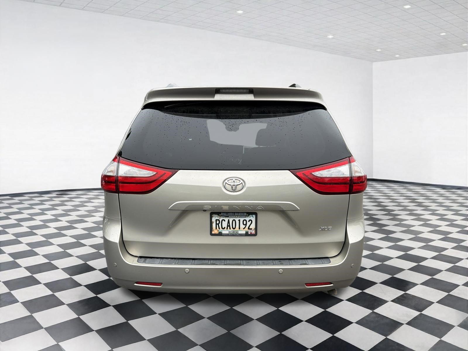 Used 2016 Toyota Sienna XLE Premium FWD image 5